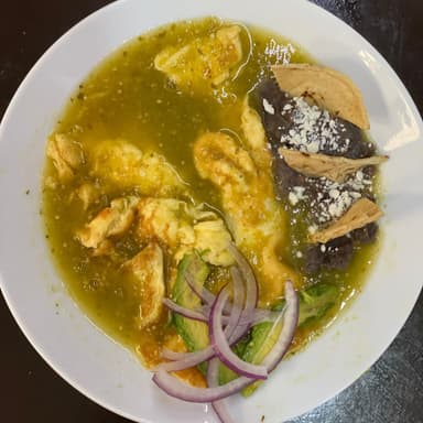 Huevos Revueltos en Salsa Verde