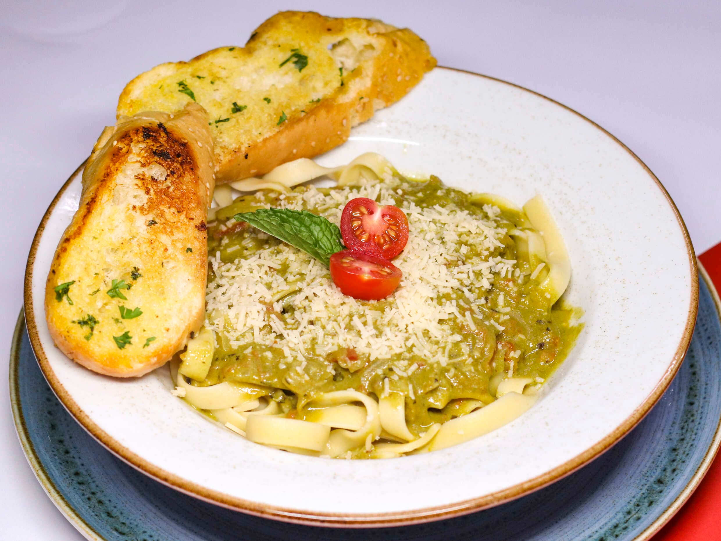 Fettuccine al Pesto