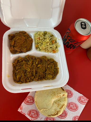 Orden de Pollo Chipotle incluye arroz y frijol