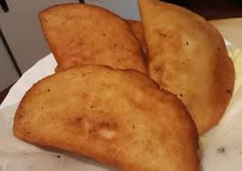 Empanada Sencilla de Pechuga de Pollo Mechada
