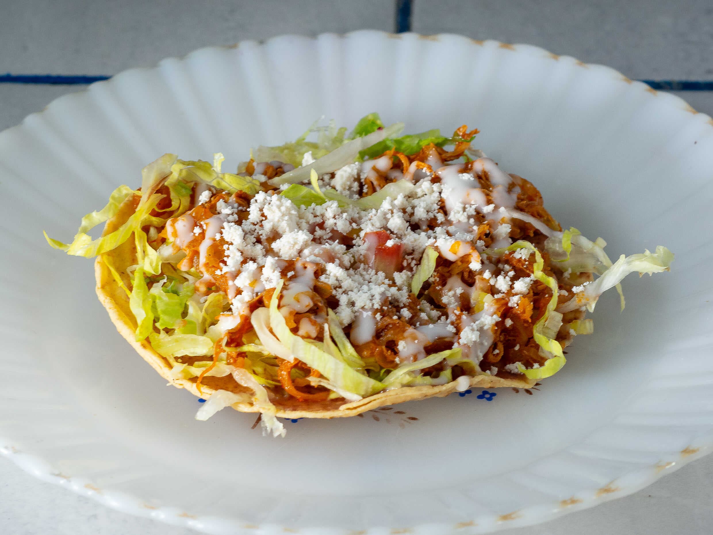 Tostada de Tinga de pollo