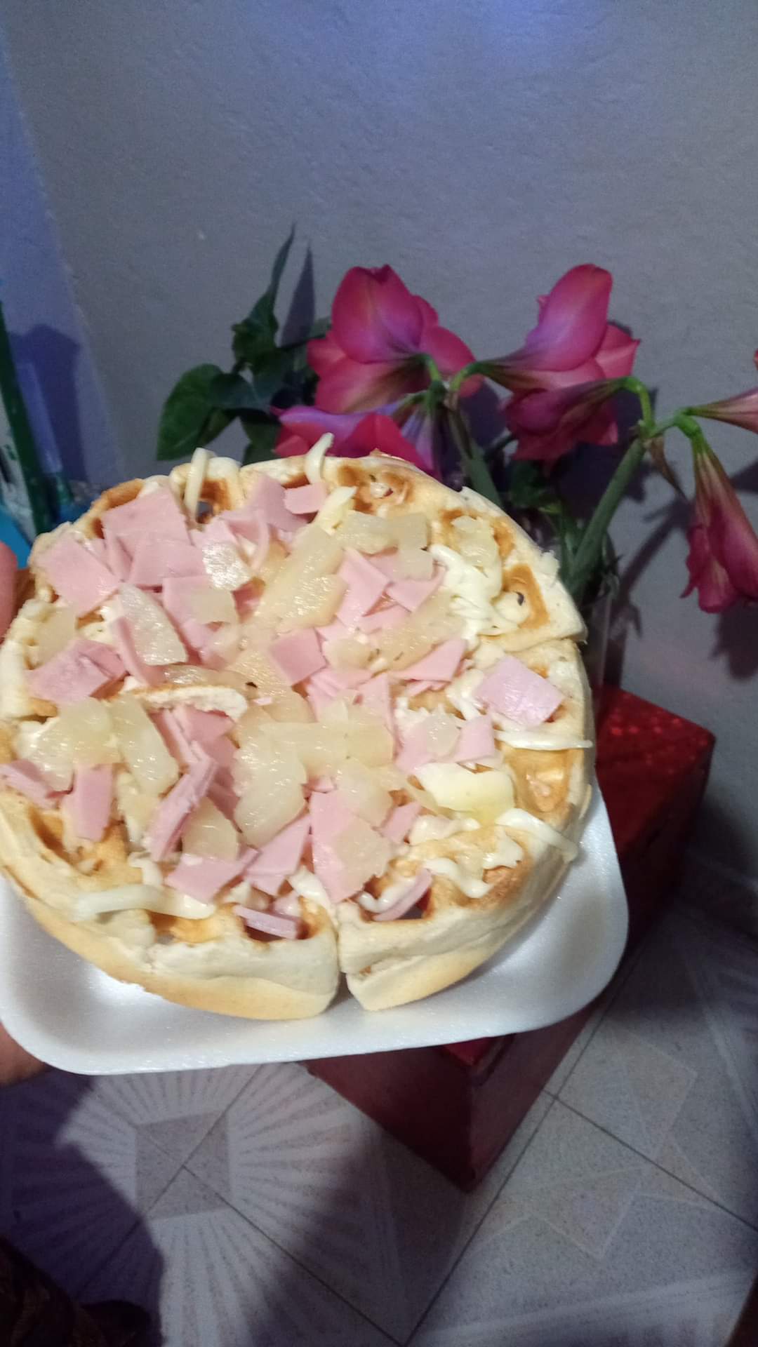 Waffle Pizza Hawaiana