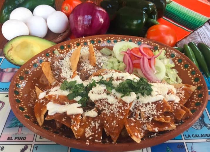 Chilaquiles con Acompañamiento