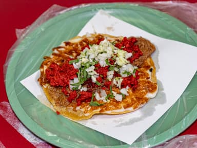 Tostada Campechana con Queso.