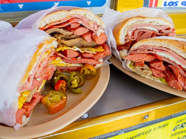 “Las de Barranca” Tortas, Hamburguesas y Burritos