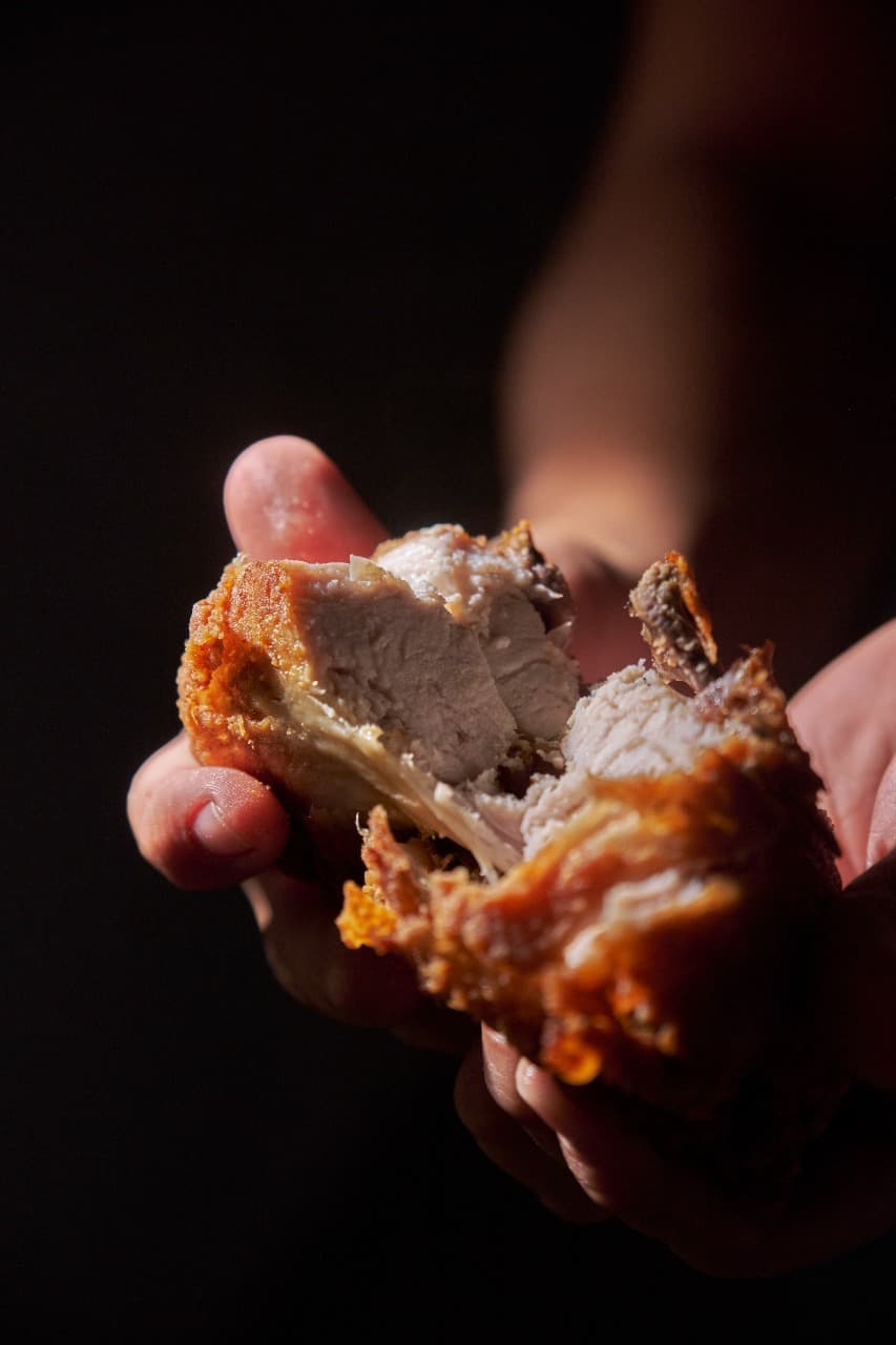 MUSLO DE POLLO A LA BROASTED