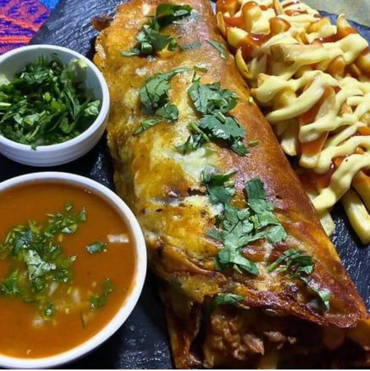Burrote de Birria costra con papas