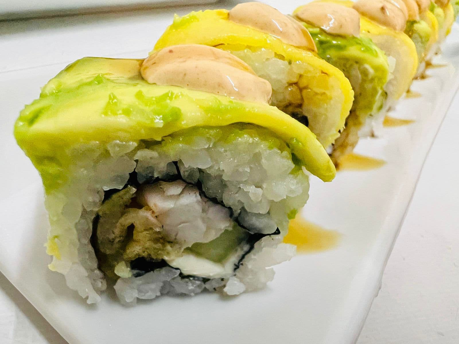 Mango Aguacate Roll