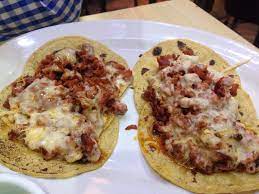 TACO DE CHORIZO CON QUESO