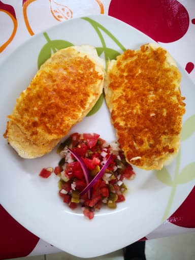 Molletes con Huevo