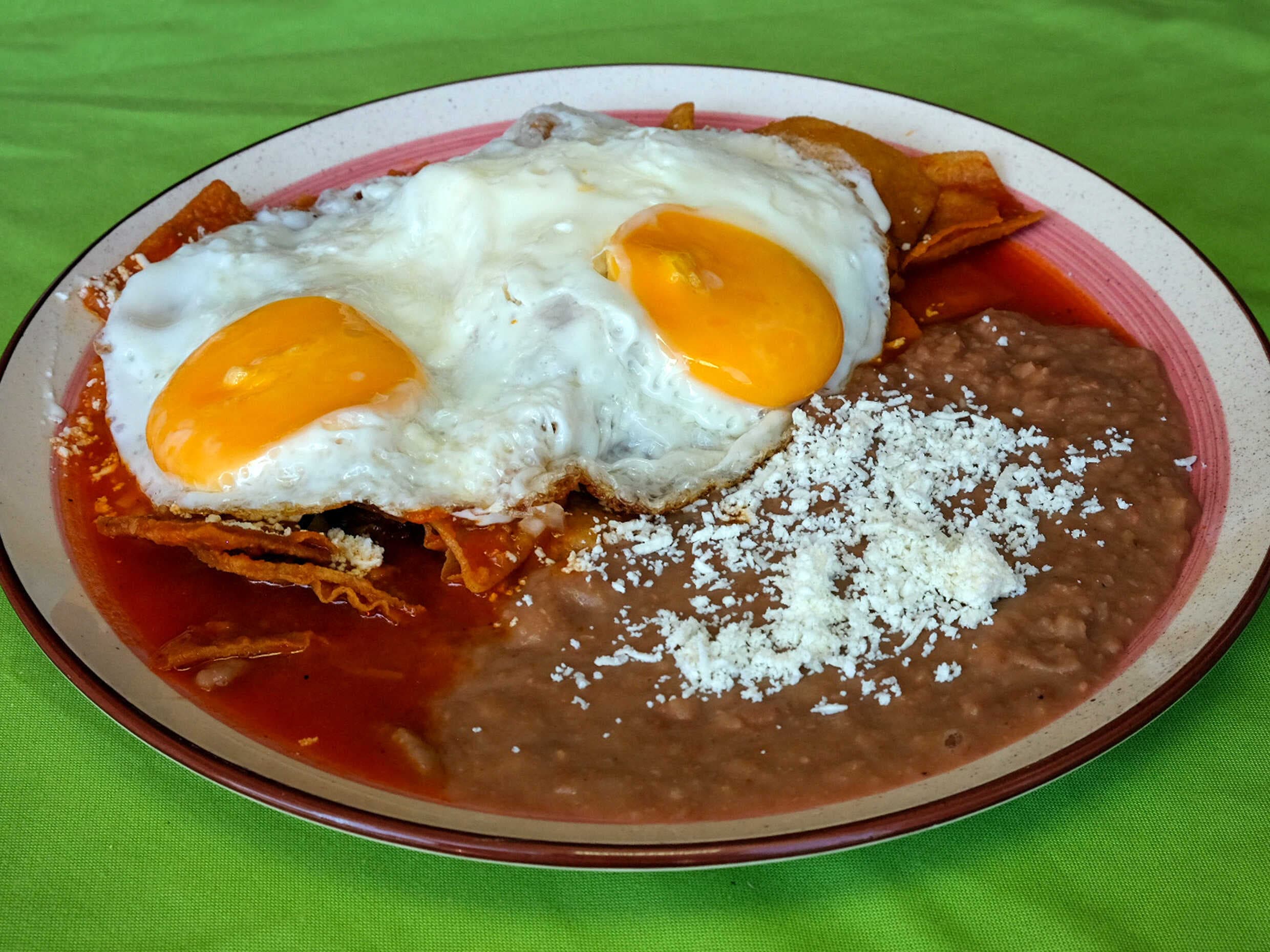 Chilaquiles con Huevo al Gusto