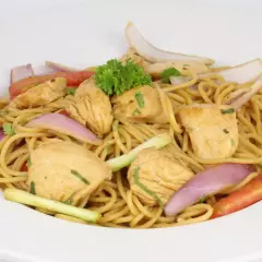 Tallarín Saltado de Pollo