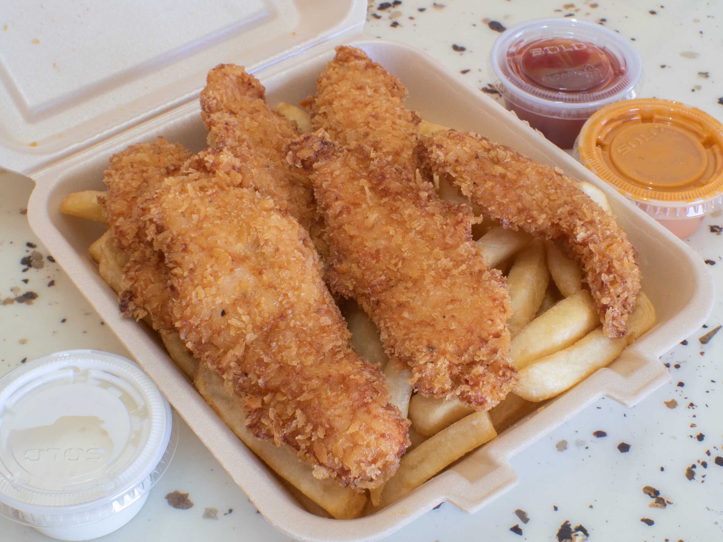 Pollo con papas grande + Crema + Salsa