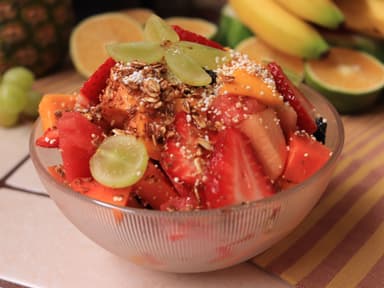 Cóctel de Frutas con Miel y Granola
