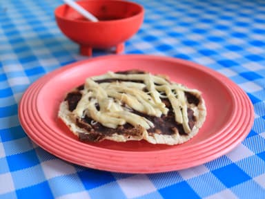 Memelita con Quesillo
