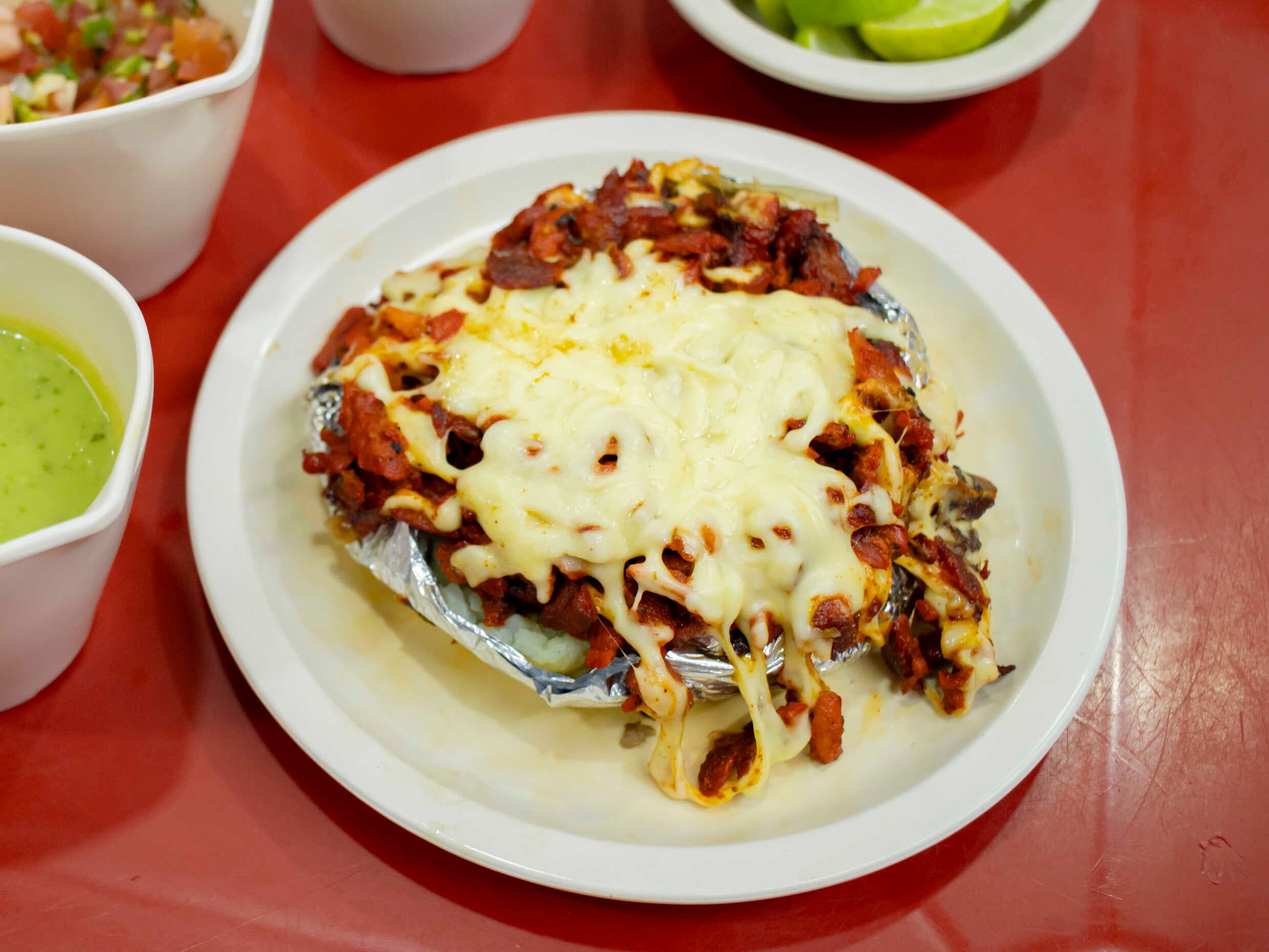 Papa con Pastor y Queso