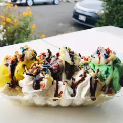 Granizado con Helado + Banana Split Tradicional
