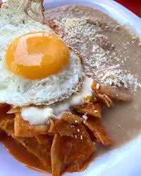 Chilaquiles Rojos con Huevo