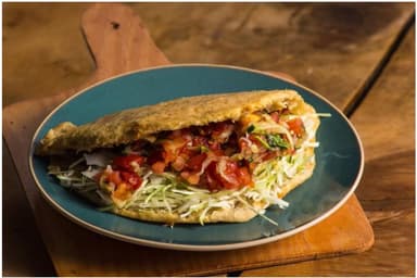 Empanada de Carne Arreglada con Repollo