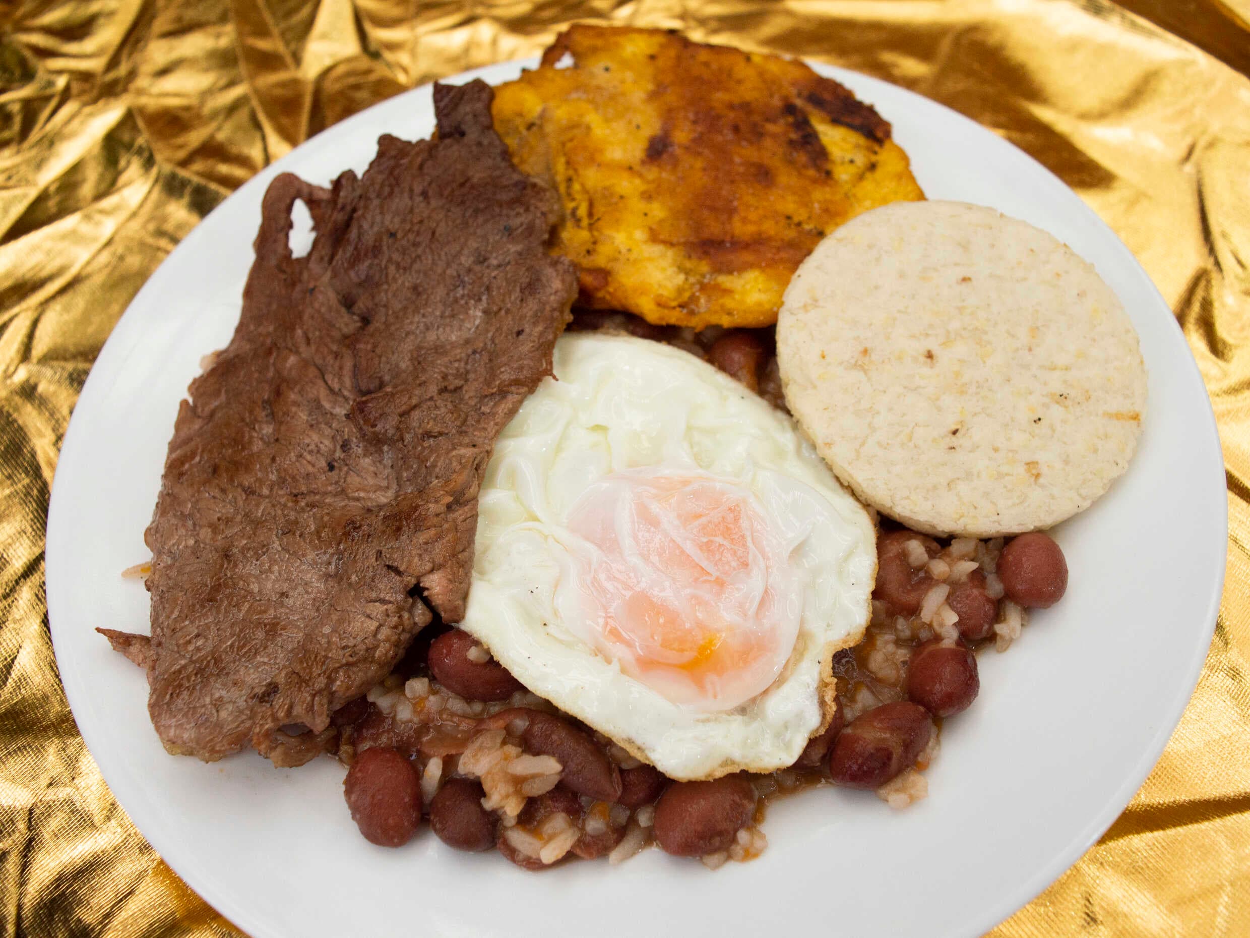 Calentado con Carne Asada