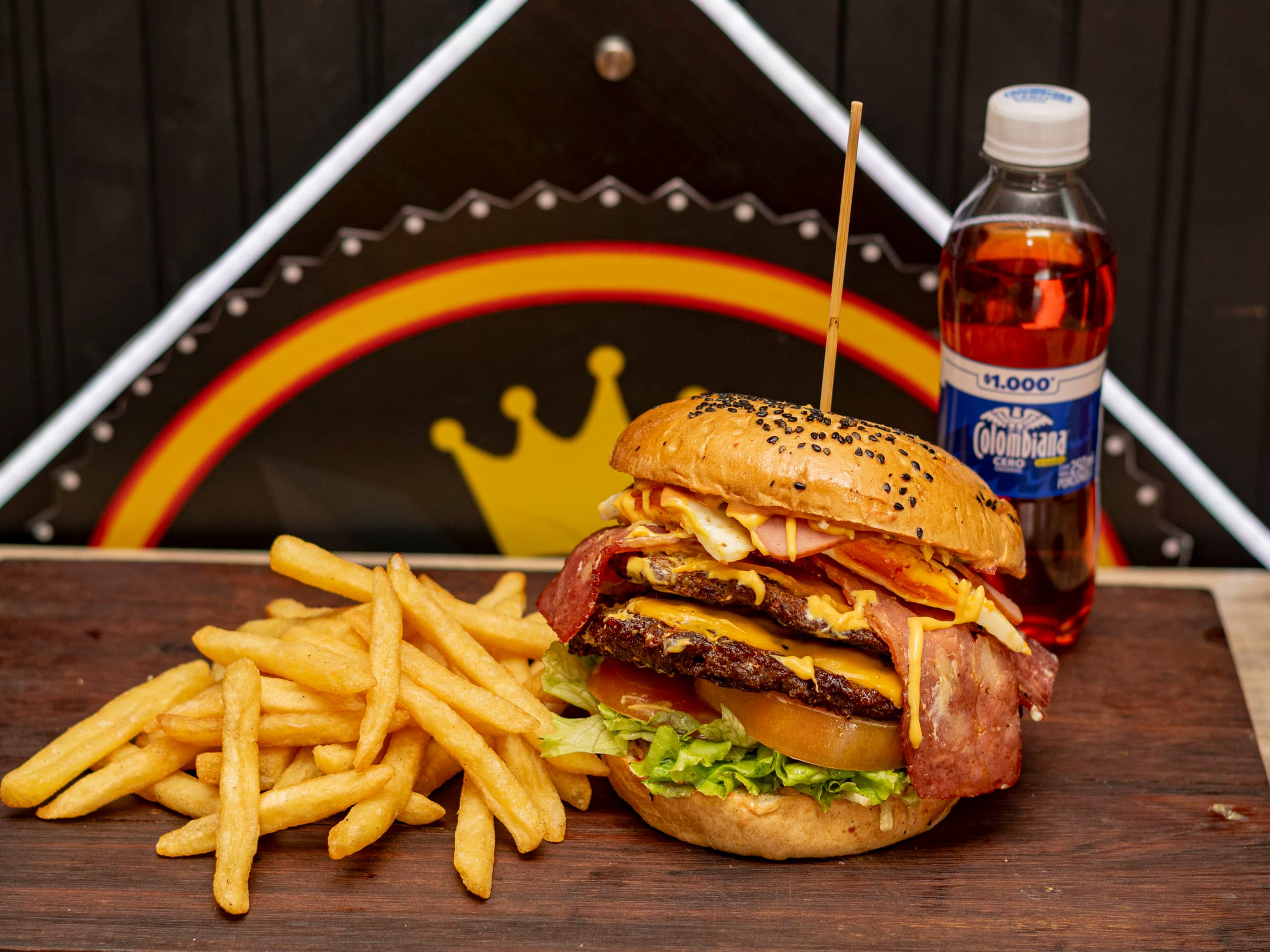 Combo Reina Doble Carne + Papas + Bebida