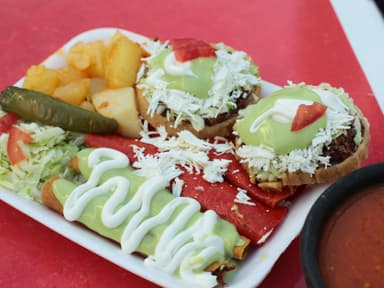 3 Flautas y 2 Enchiladas