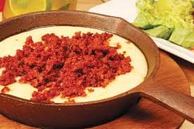 Queso Fundido con Chorizo
