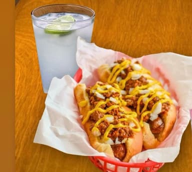 2 Chilli Dogs + Bebida de la Casa