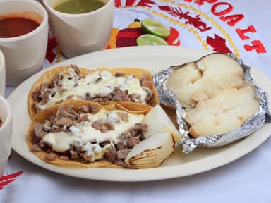 Orden de 4 tacos de bistec con queso y papa
