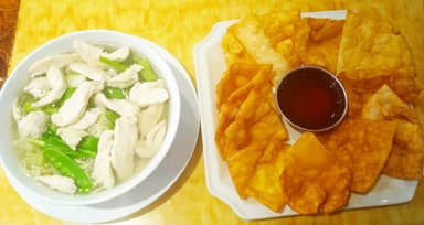 Combo Sopa Wantán de Pollo más 1 Docena de Wantán