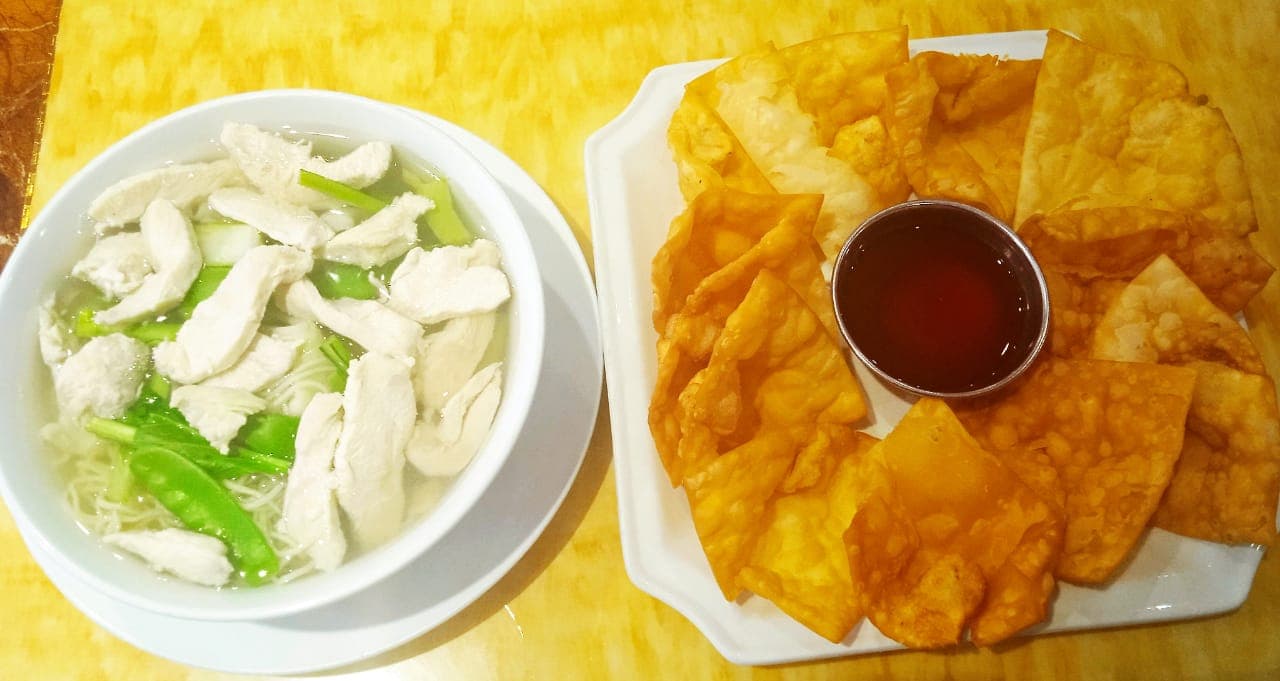 Combo Sopa Wantán de Pollo más 1 Docena de Wantán
