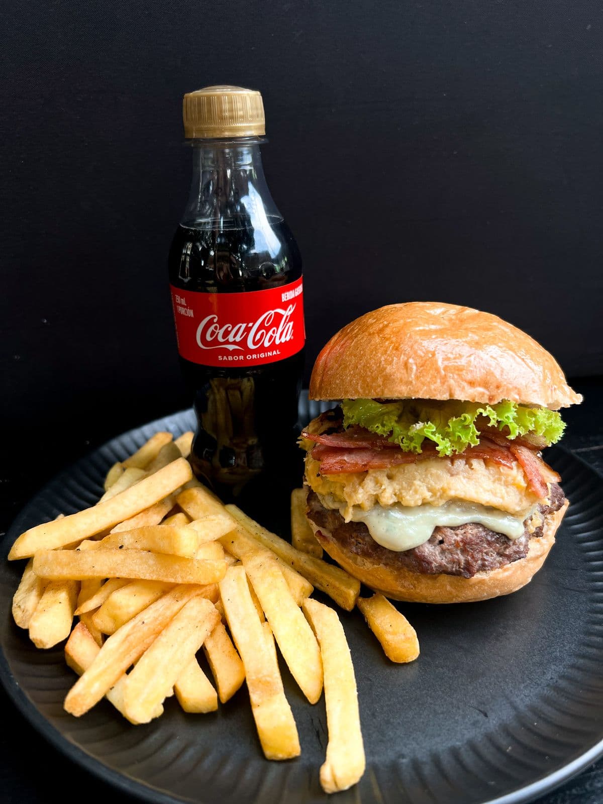 Combo Burger Queso Azul + Papas + Cocacol 400ml