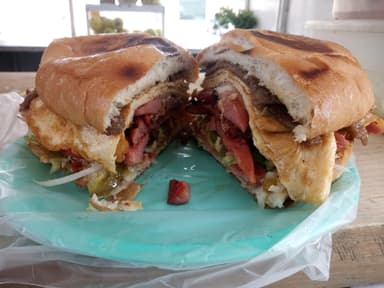 Combo-Torta de Salchicha con Chocomilk 1/2