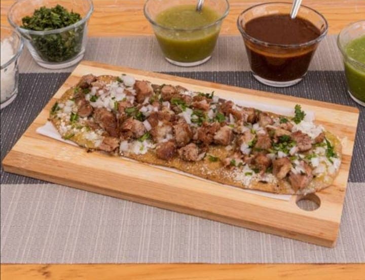 Huarache con Suadero
