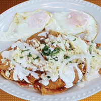 HUEVO CON CHILAQUILES