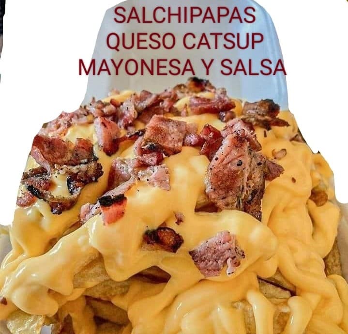 Orden de salchipapas con tocino