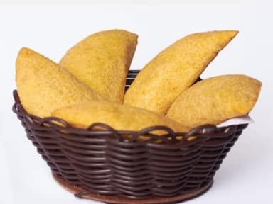 Combo Pareja 4 empanadas + coca cola 400 ml