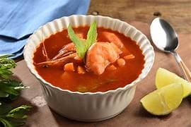 Camarones enchipotlados en caldo