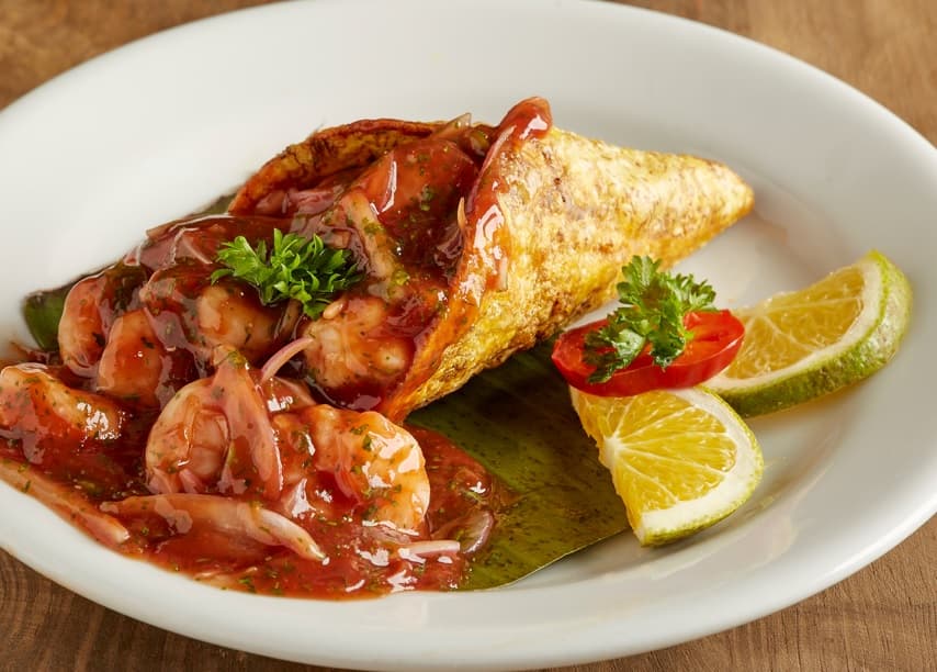 Ceviche De Camarón En Cono De Plátano.