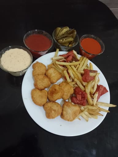 NUGGETS CON SALCHIPAPAS