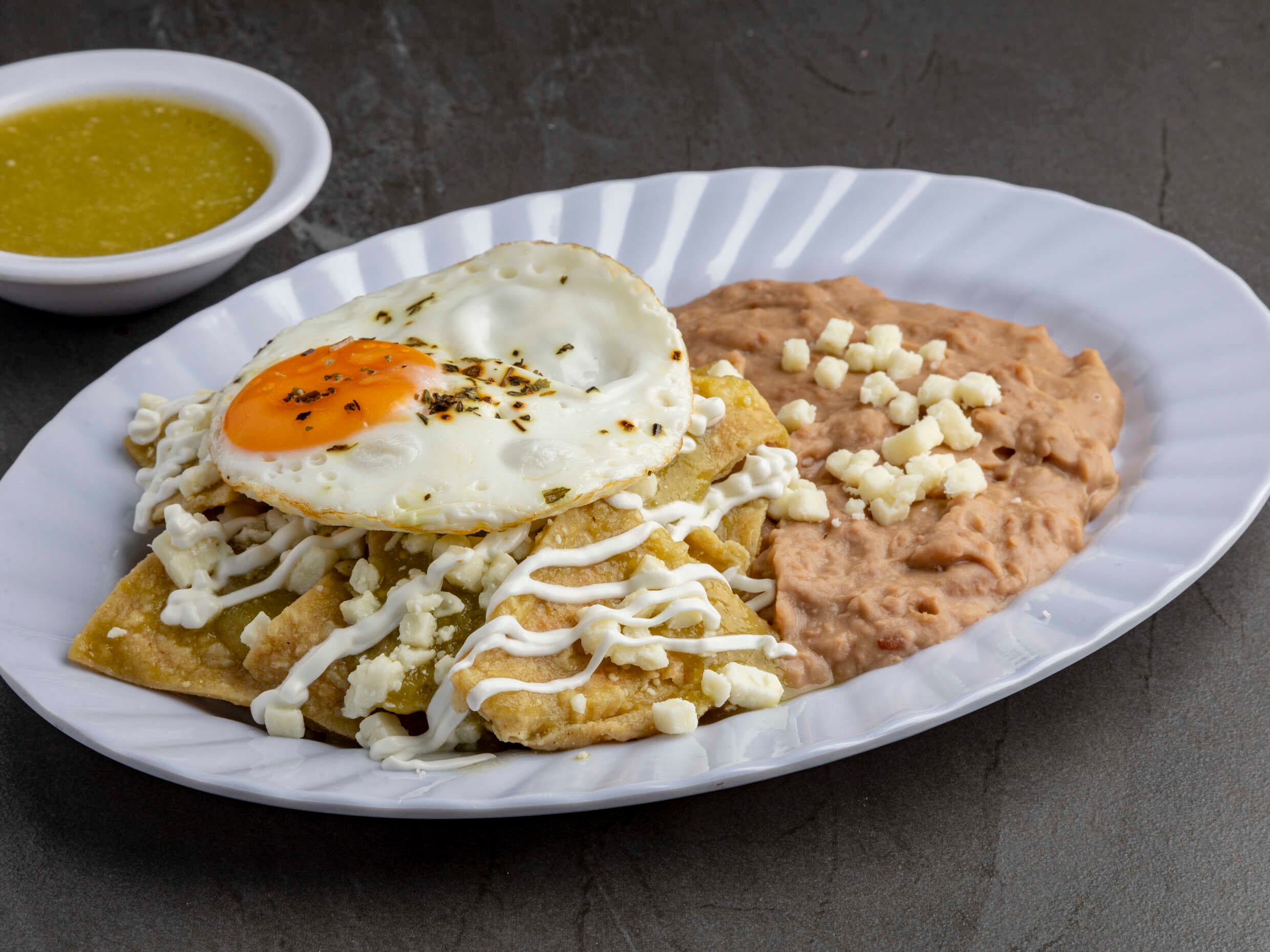 Chilaquiles Verdes con Huevo