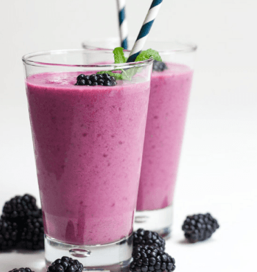 Jugo Natural De Mora En Leche