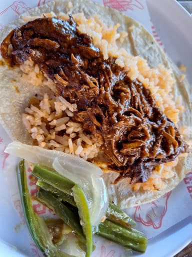 Taco Grande de Mole con Pollo y Arroz