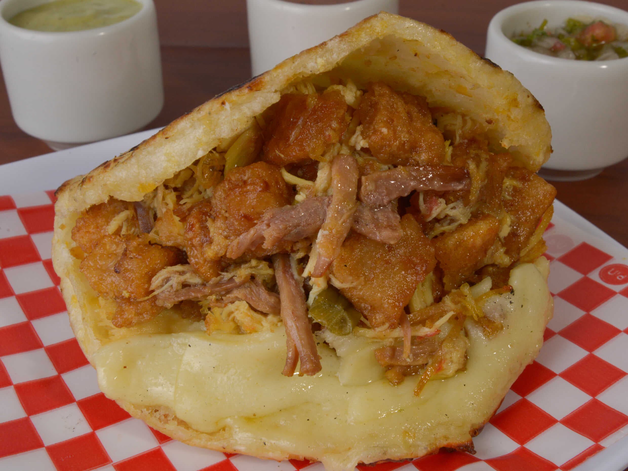 Arepa con Todo