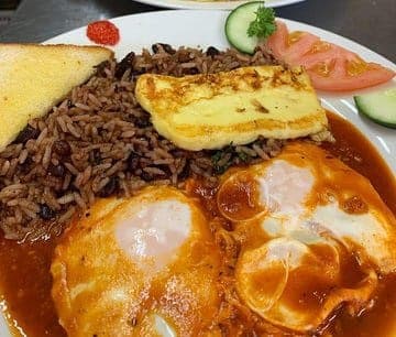 Pinto con 2 Huevos Rancheros + bebida gratis