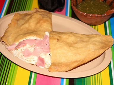 Molote de Salchicha