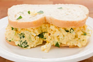 Sándwich de Huevo Revuelto
