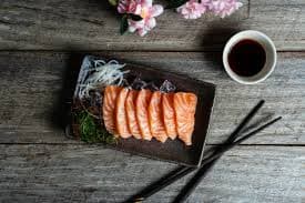 Sashimi salseado de Salmón