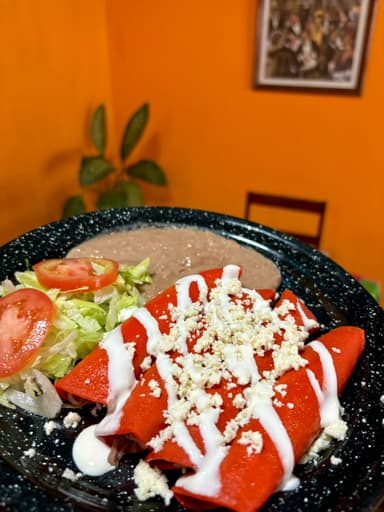 Tacos rojos de queso + Limonada Natural