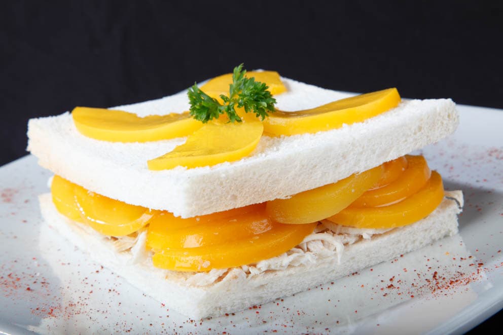 Sándwich de Pollo con Durazno